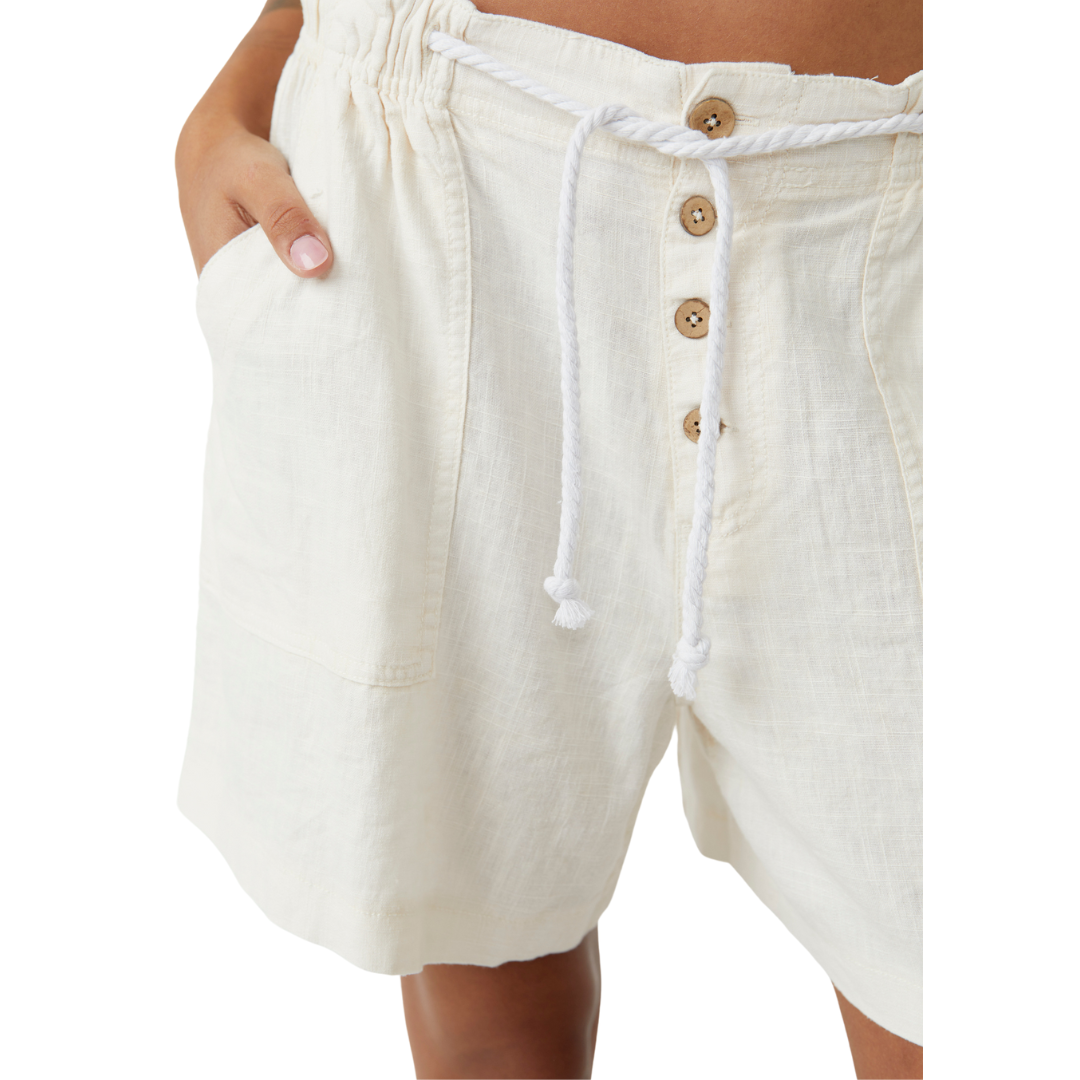 Westmoreland Linen Pull on Shorts in Ivory
