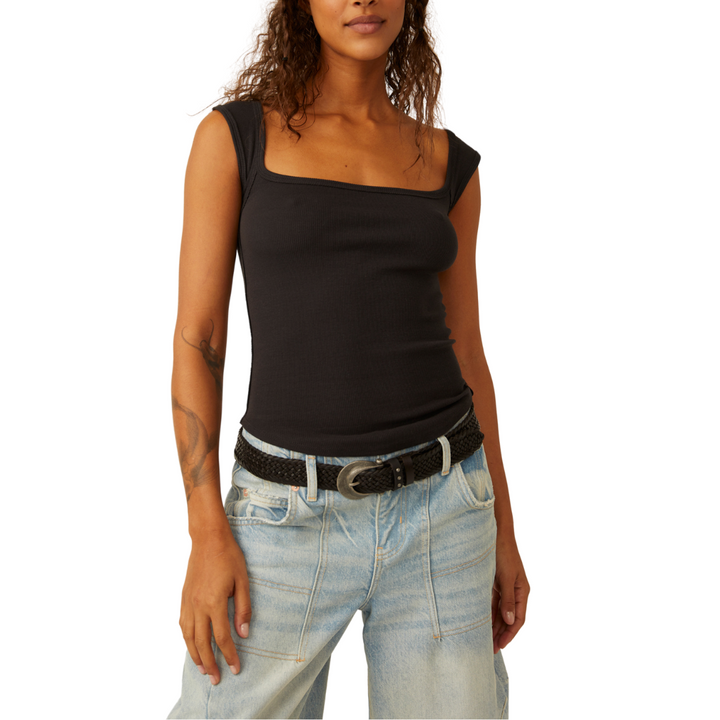 Hummingbird Tee in Black - Madison's Niche 