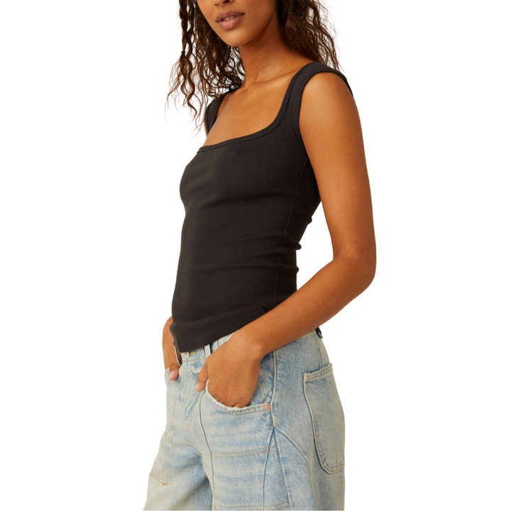 Hummingbird Tee in Black - Madison's Niche 