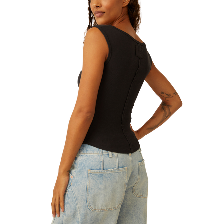 Hummingbird Tee in Black - Madison's Niche 
