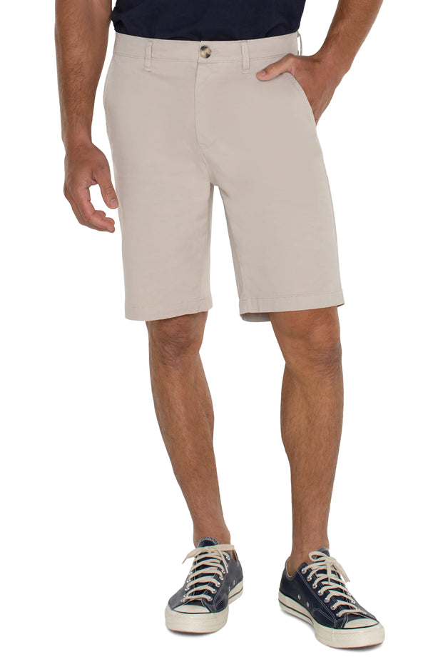 9.5'' Modern Fit Twill Short in Cement Madison's Niche 