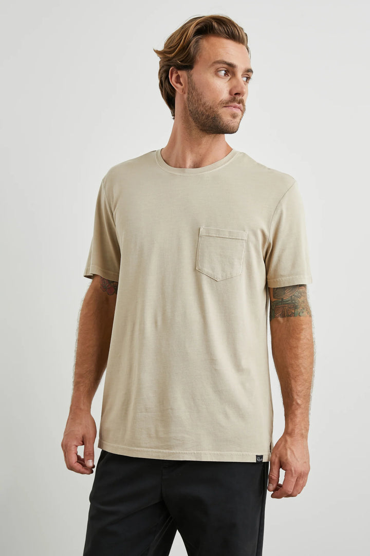 Johnny Pocket Tee in Desert Sand