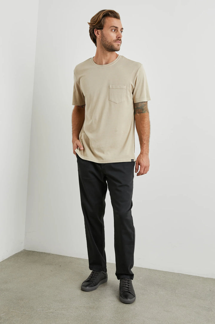 Johnny Pocket Tee in Desert Sand