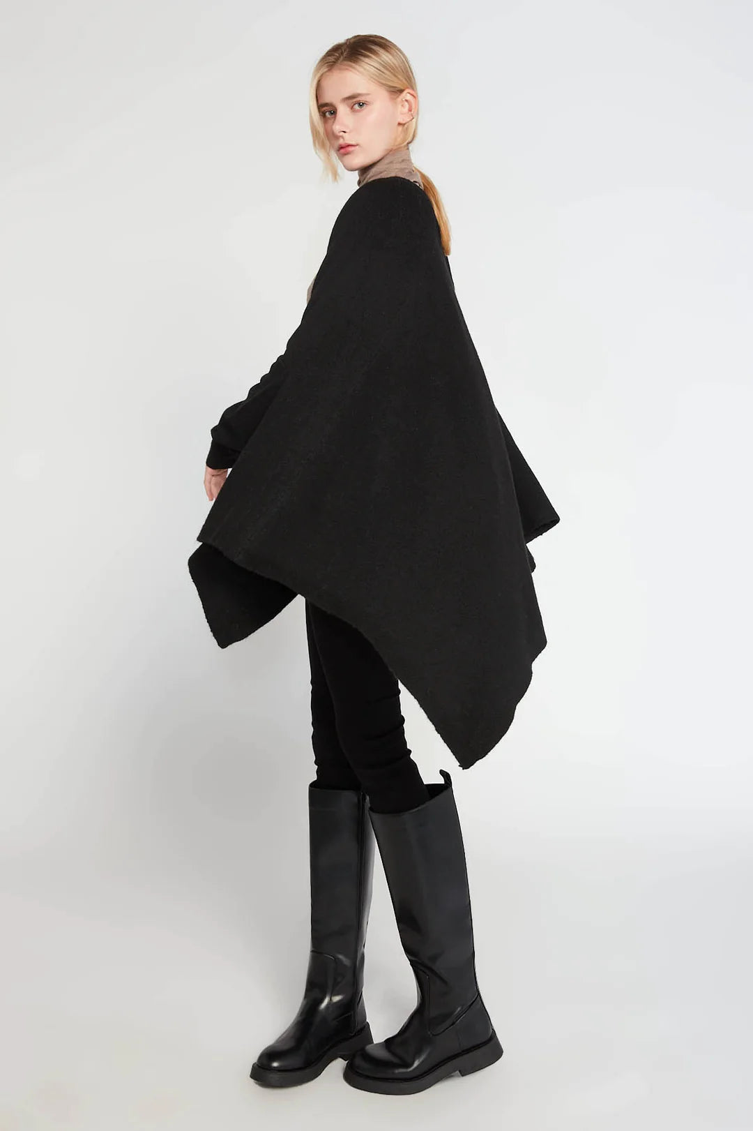 Donna Poncho with Sleeves