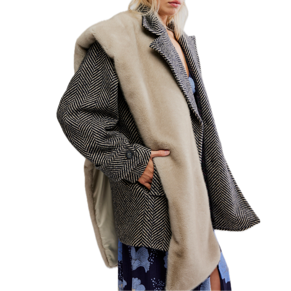 Snow Angel Faux Fur Scarf in Ivory Madison's Niche 