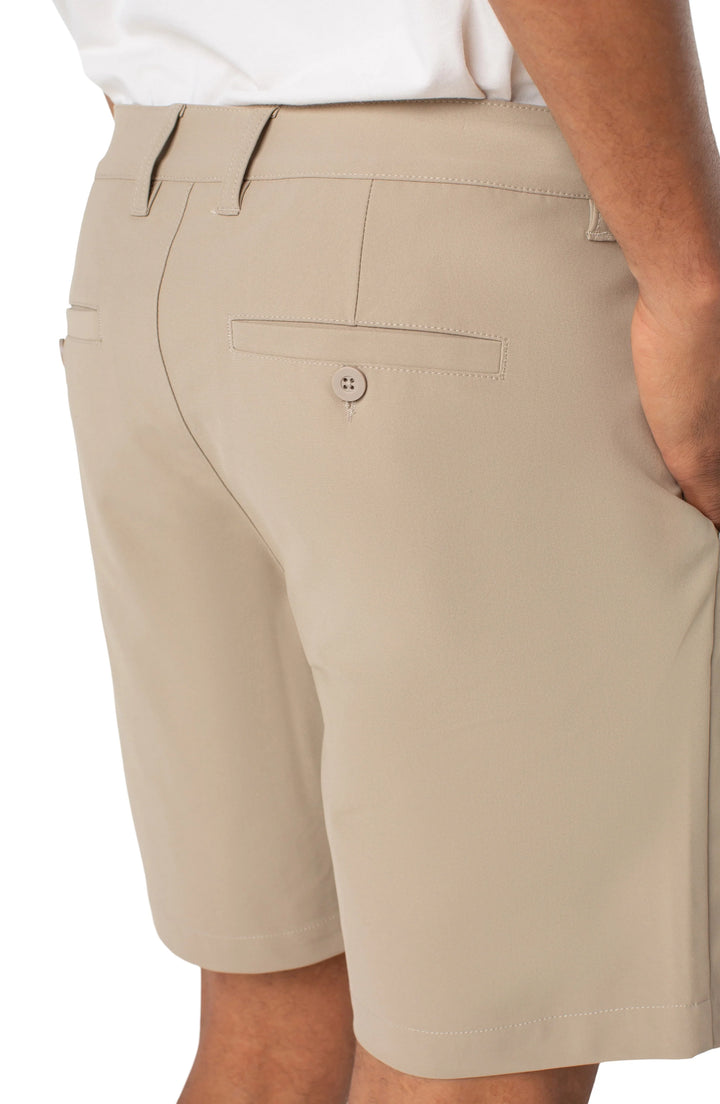 Tech Chino Short in Khaki