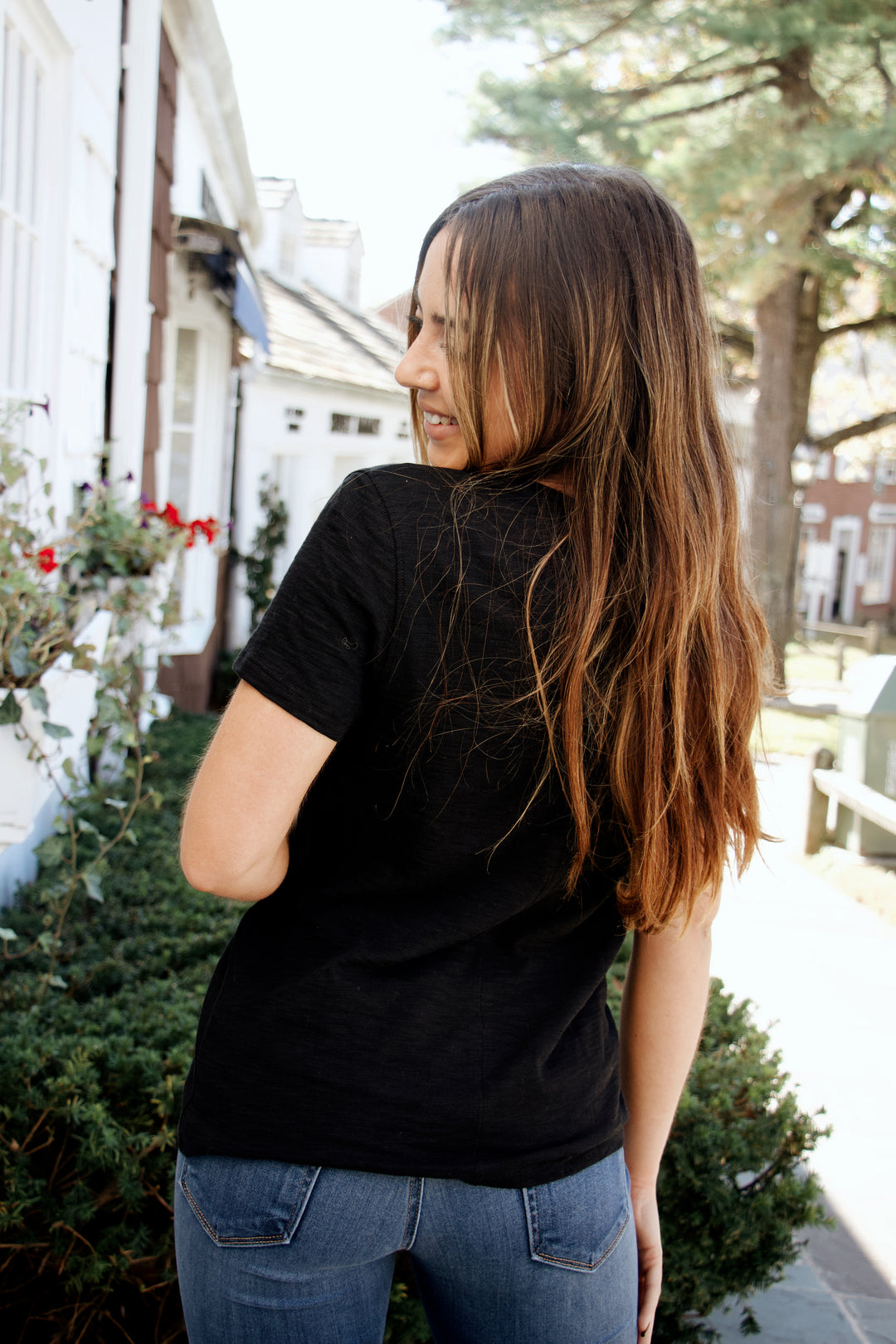 V-Neck Short Sleeve Seam Tee in Black - Madison's Niche 