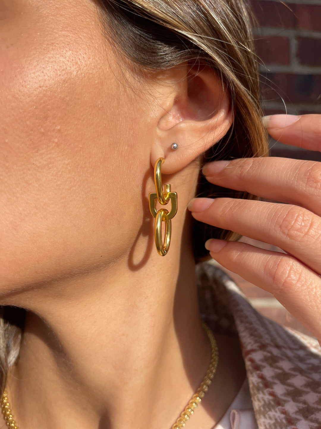 Oval D-Link Drop Earring in Gold - Madison's Niche 