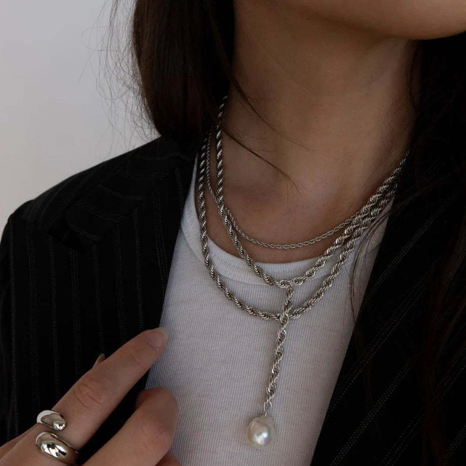 Bryn Pearl Lariat Necklace in Silver - Madison's Niche 
